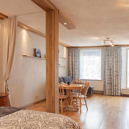 Juodkrantė Cozy One Room Apartment With Yard מראה חיצוני תמונה
