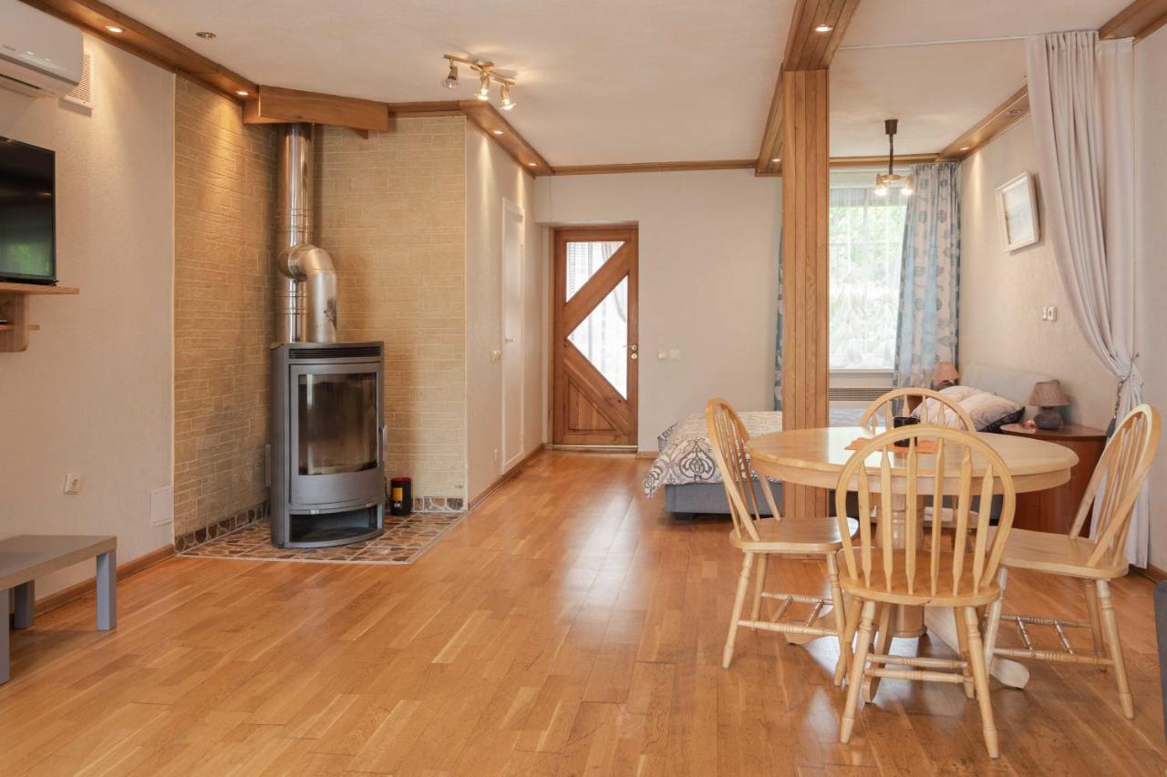 Juodkrantė Cozy One Room Apartment With Yard מראה חיצוני תמונה
