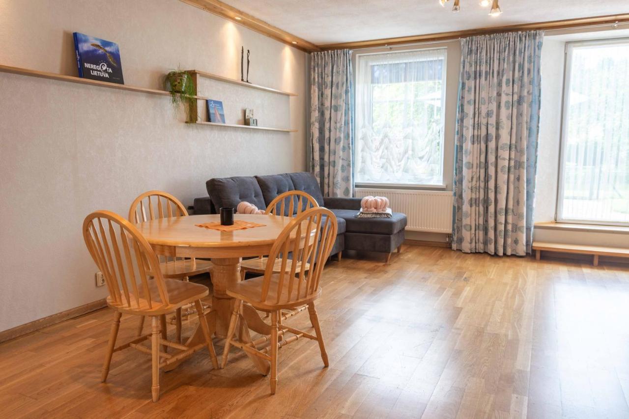 Juodkrantė Cozy One Room Apartment With Yard מראה חיצוני תמונה