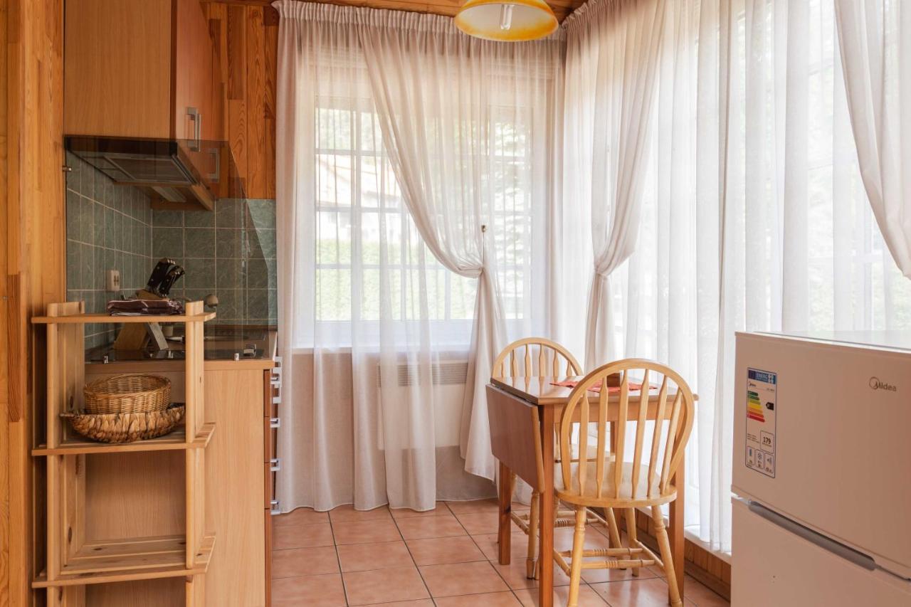 Juodkrantė Cozy One Room Apartment With Yard מראה חיצוני תמונה